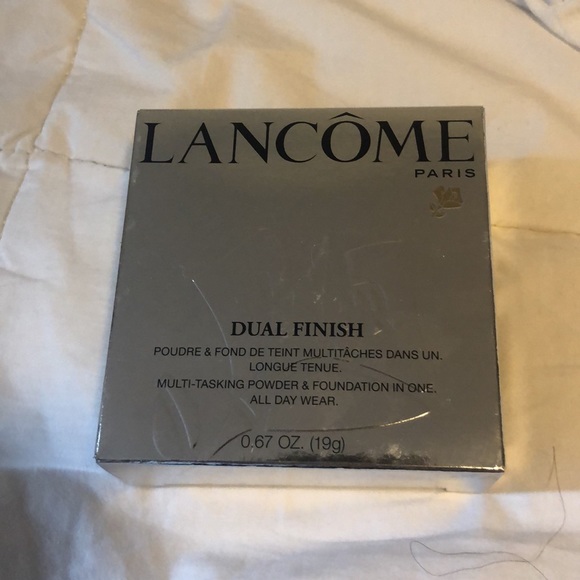 Lancôme DUAL FINISH – Longwear Powder Foundation - Picture 3 of 7